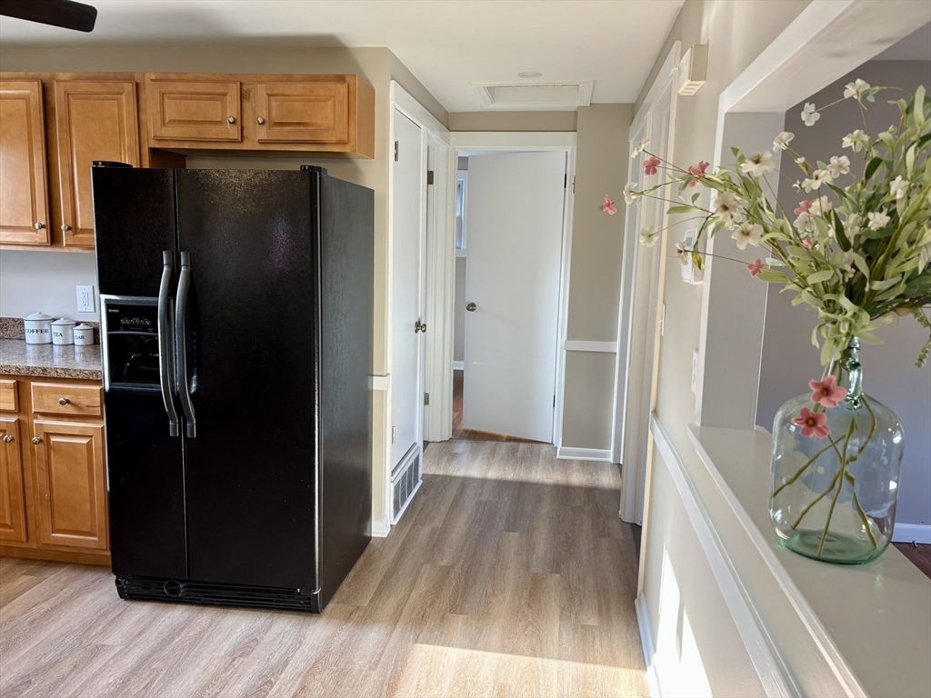 124 Newhouse Street Springfield, MA 01118 - Photo 5 of 21 Gallery Image 5