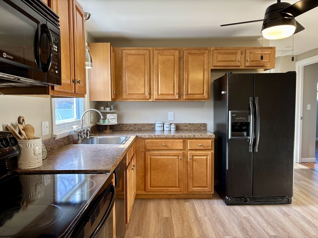 124 Newhouse Street Springfield, MA 01118 - Photo 6 of 21 Gallery Image 6