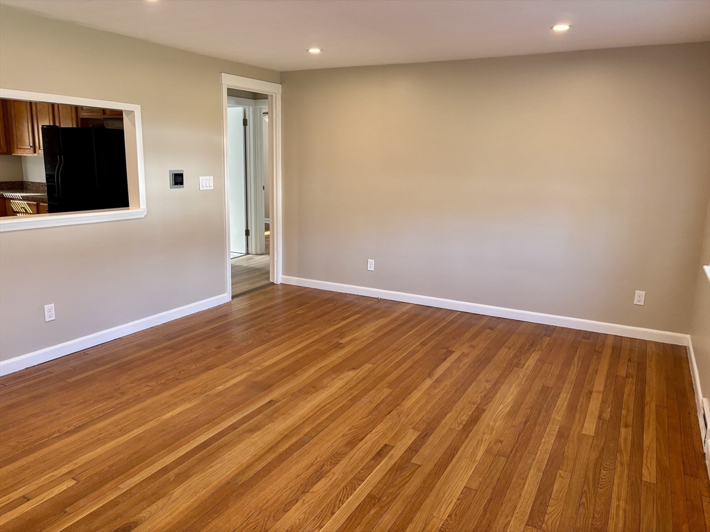 124 Newhouse Street Springfield, MA 01118 - Photo 9 of 21 Gallery Image 9