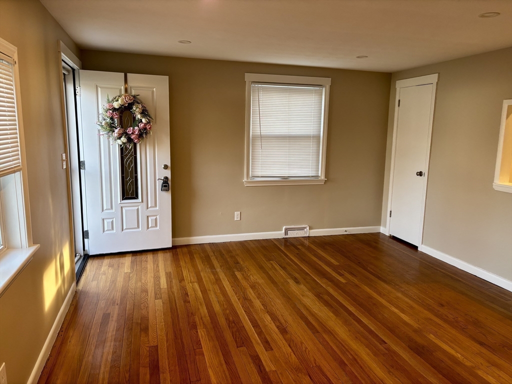 124 Newhouse Street Springfield, MA 01118 - Photo 10 of 21 Gallery Image 10