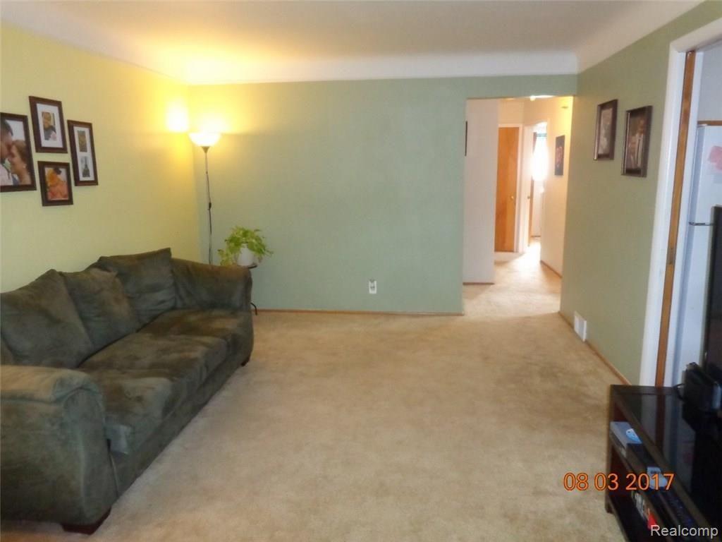 19362 Rensellor Street Livonia, MI 48152 - Photo 7 of 33 DSC03451 (1280x960).jpg