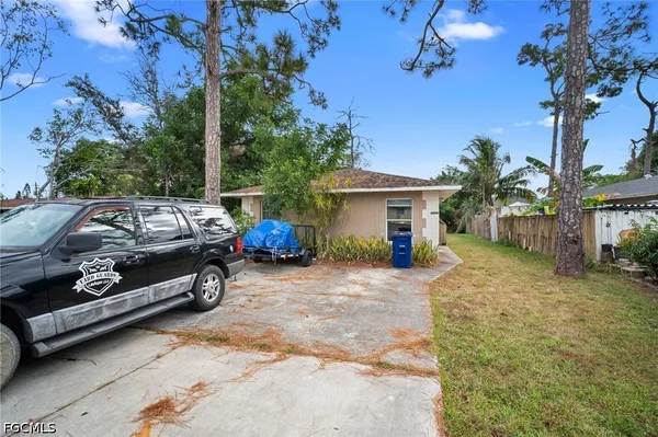 $1,050 | 5449 Tenth Avenue, Fort Myers, FL 33907