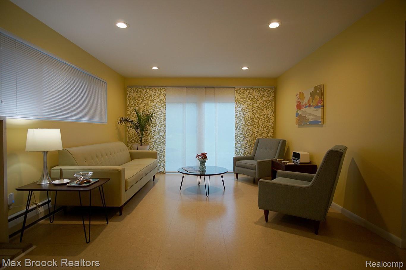 29601 Sugar Spring Road Farmington, MI 48334 - Photo 14 of 27 Perfectly mid-century modern!