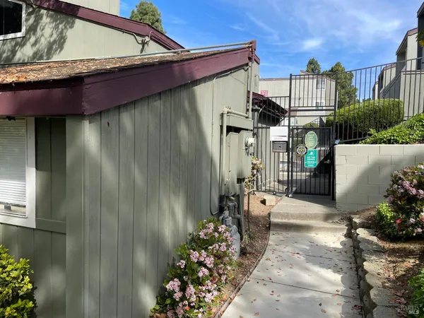 $230,000 | 1333 North Camino Alto, Unit 130, Vallejo, CA 94589