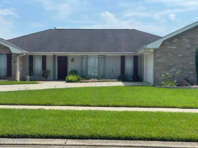$318,000 | 409 West Governor Miro Drive, Lafayette, LA 70506