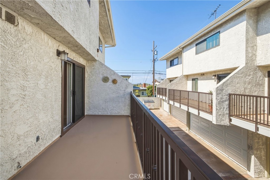 2615 Ruhland Avenue, Unit 15 Redondo Beach, CA 90278 - Photo 20 of 44