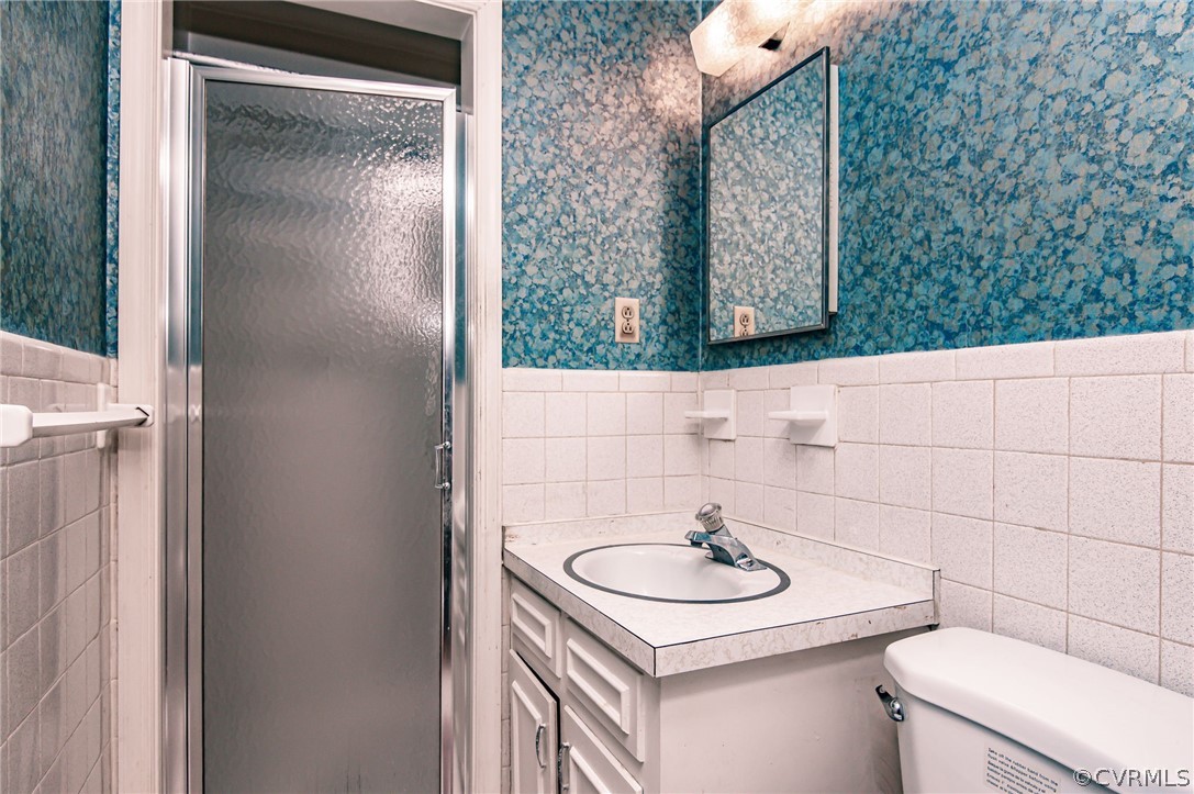 10960 Stepney Road Chester, VA 23831 - Photo 21 of 31 a bathroom with a sink and a toilet
