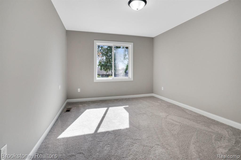 18204 22 Mile Road Macomb, MI 48044 - Photo 21 of 43