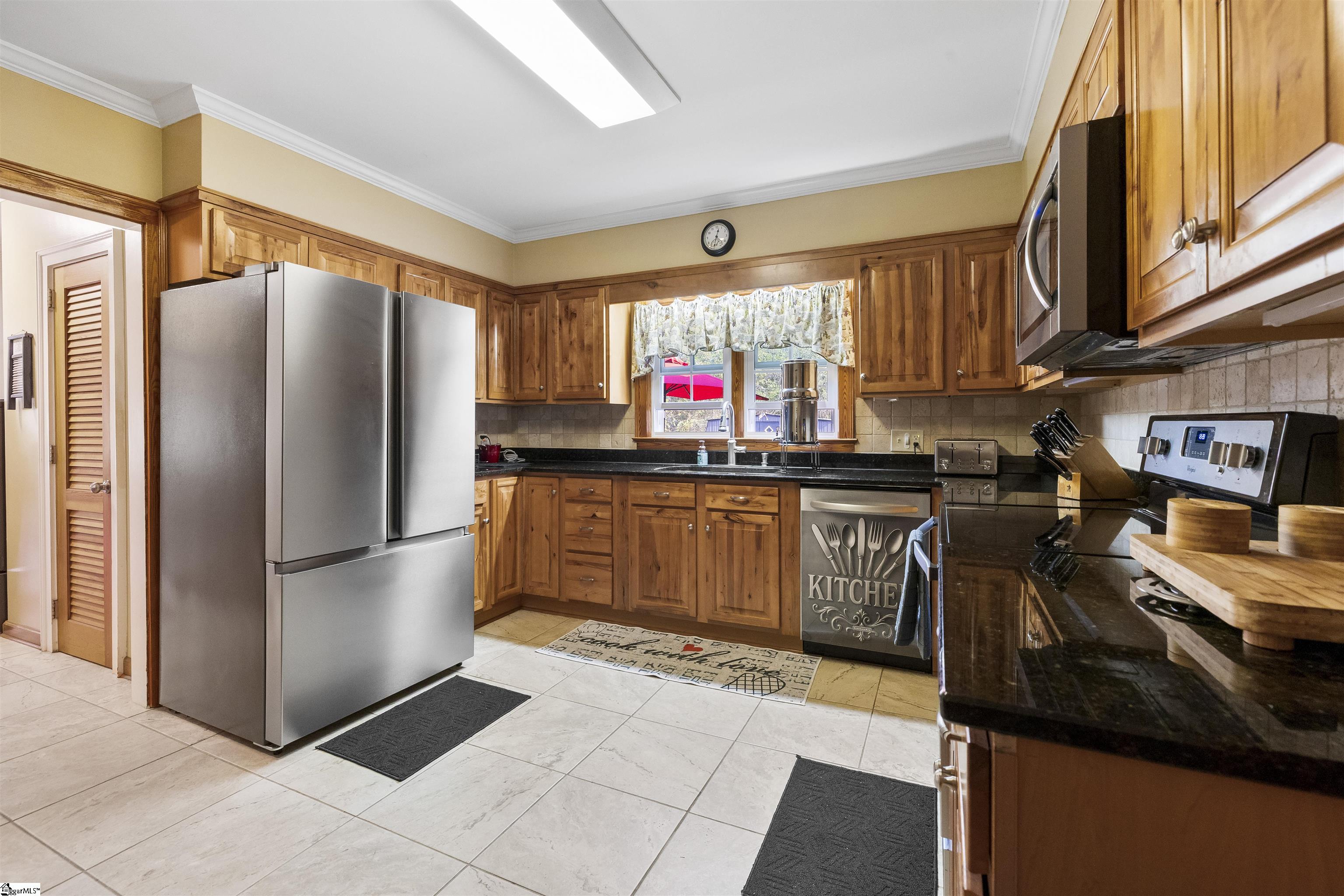 106 Morgan Avenue Iva, SC 29655 - Photo 11 of 50 Beautiful wood cabinatry, Farmer Sink and much more!