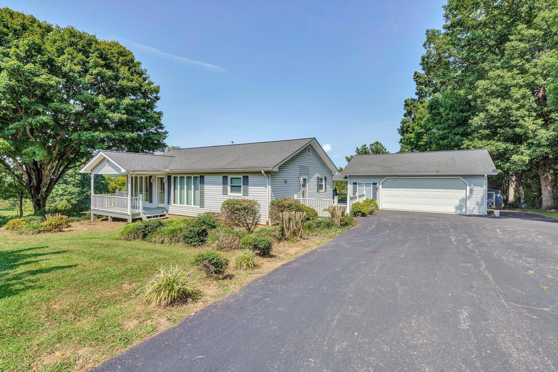 6114 White House Road Moneta, VA 24121 - Photo 1 of 35 Main Photo