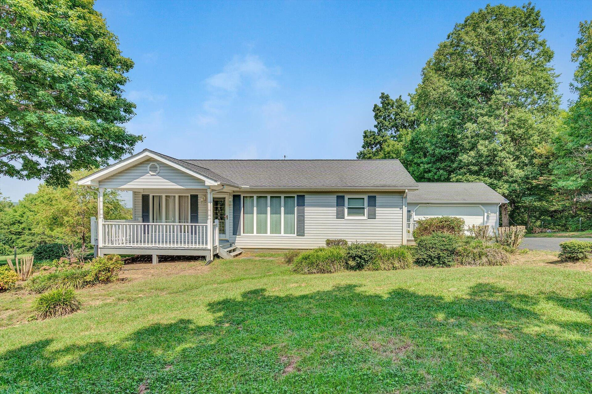 6114 White House Road Moneta, VA 24121 - Photo 2 of 35 02-091420210089