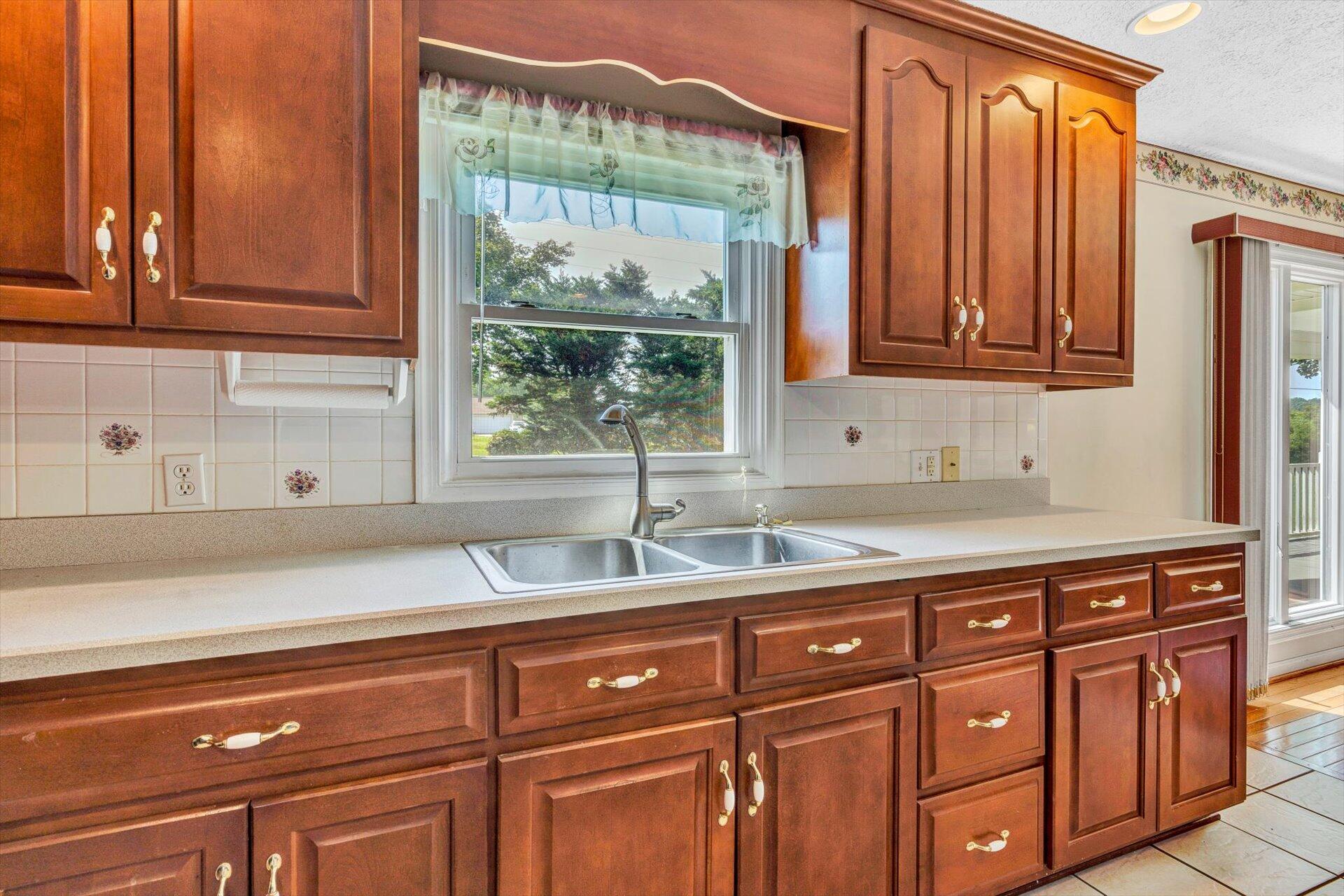 6114 White House Road Moneta, VA 24121 - Photo 11 of 35 11-091420210069