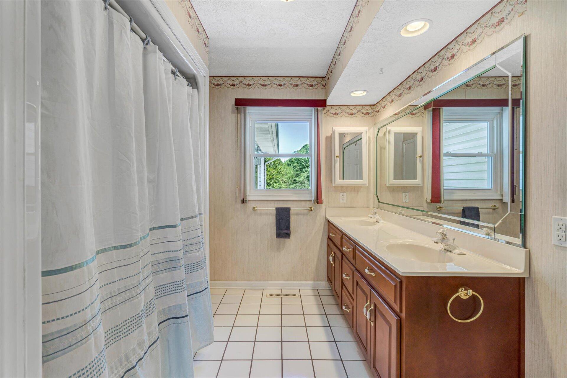6114 White House Road Moneta, VA 24121 - Photo 13 of 35 13-091420210064