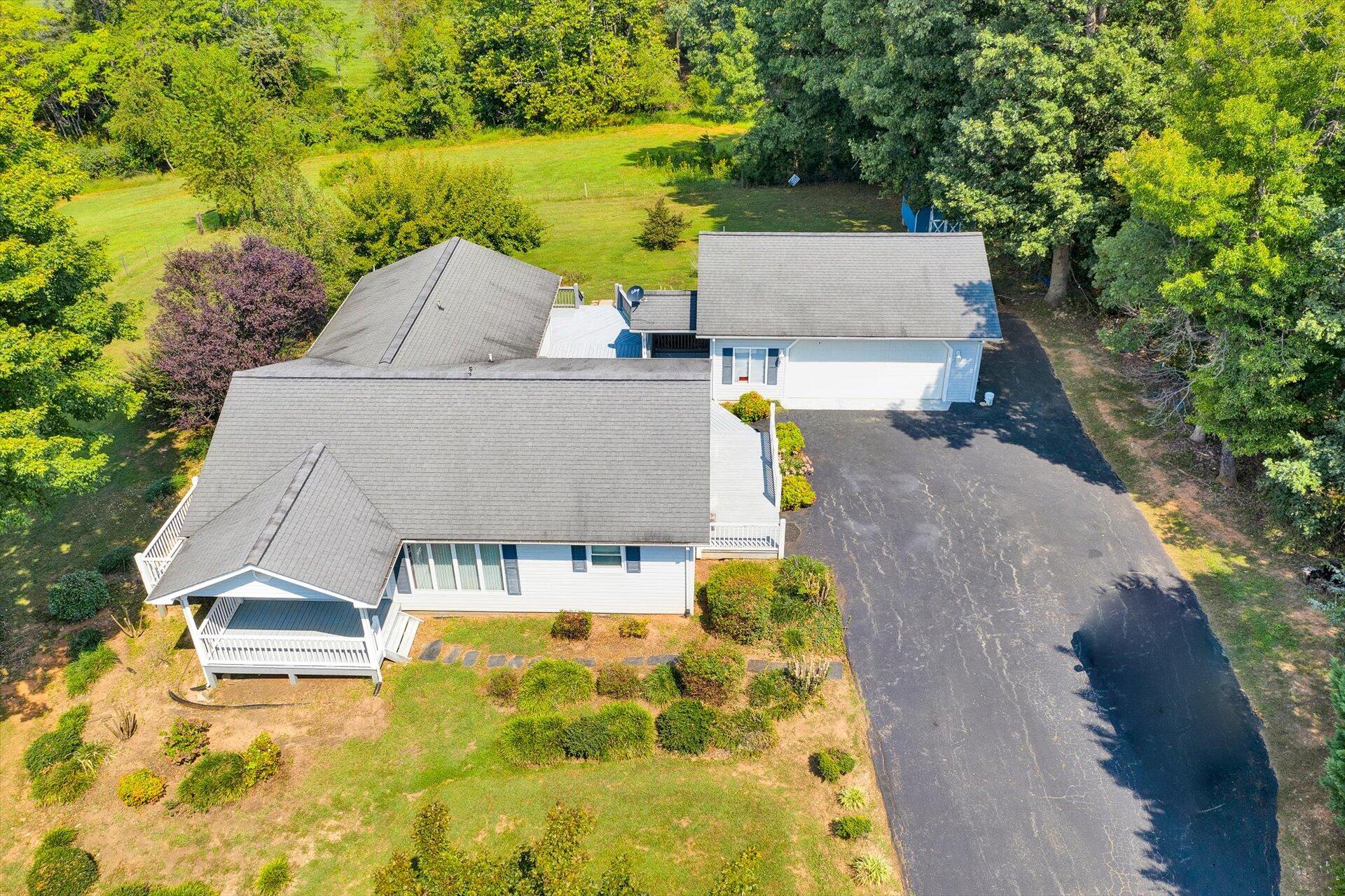 6114 White House Road Moneta, VA 24121 - Photo 17 of 35 17-091420210056