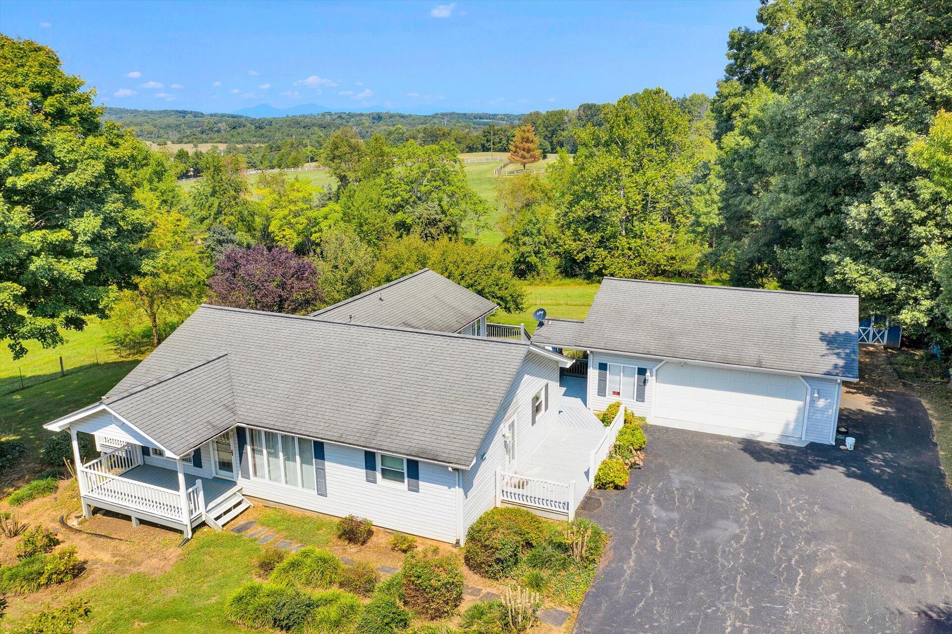 6114 White House Road Moneta, VA 24121 - Photo 3 of 35 03-091420210055