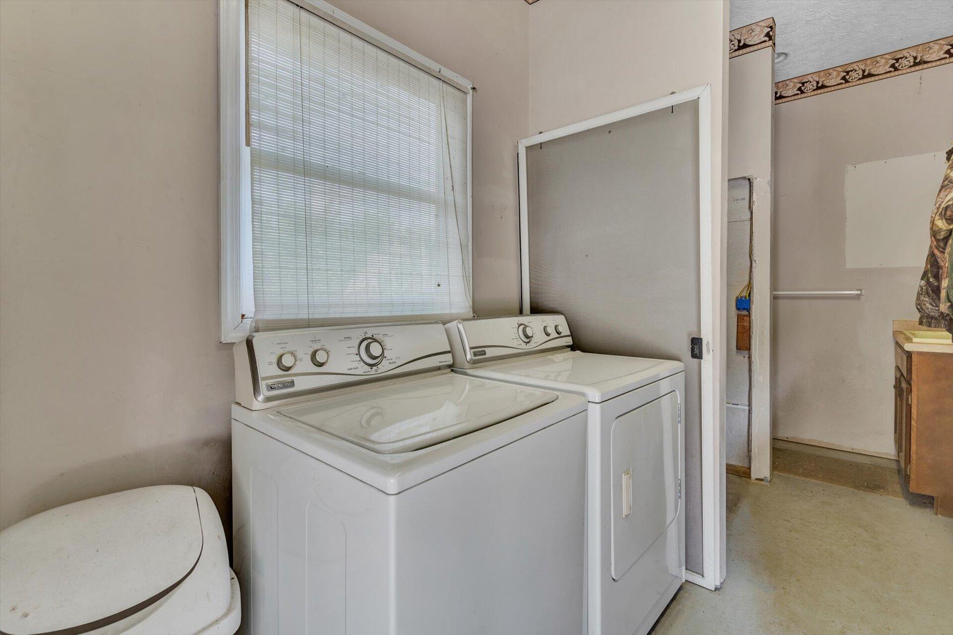 6114 White House Road Moneta, VA 24121 - Photo 24 of 35 24-091420210076