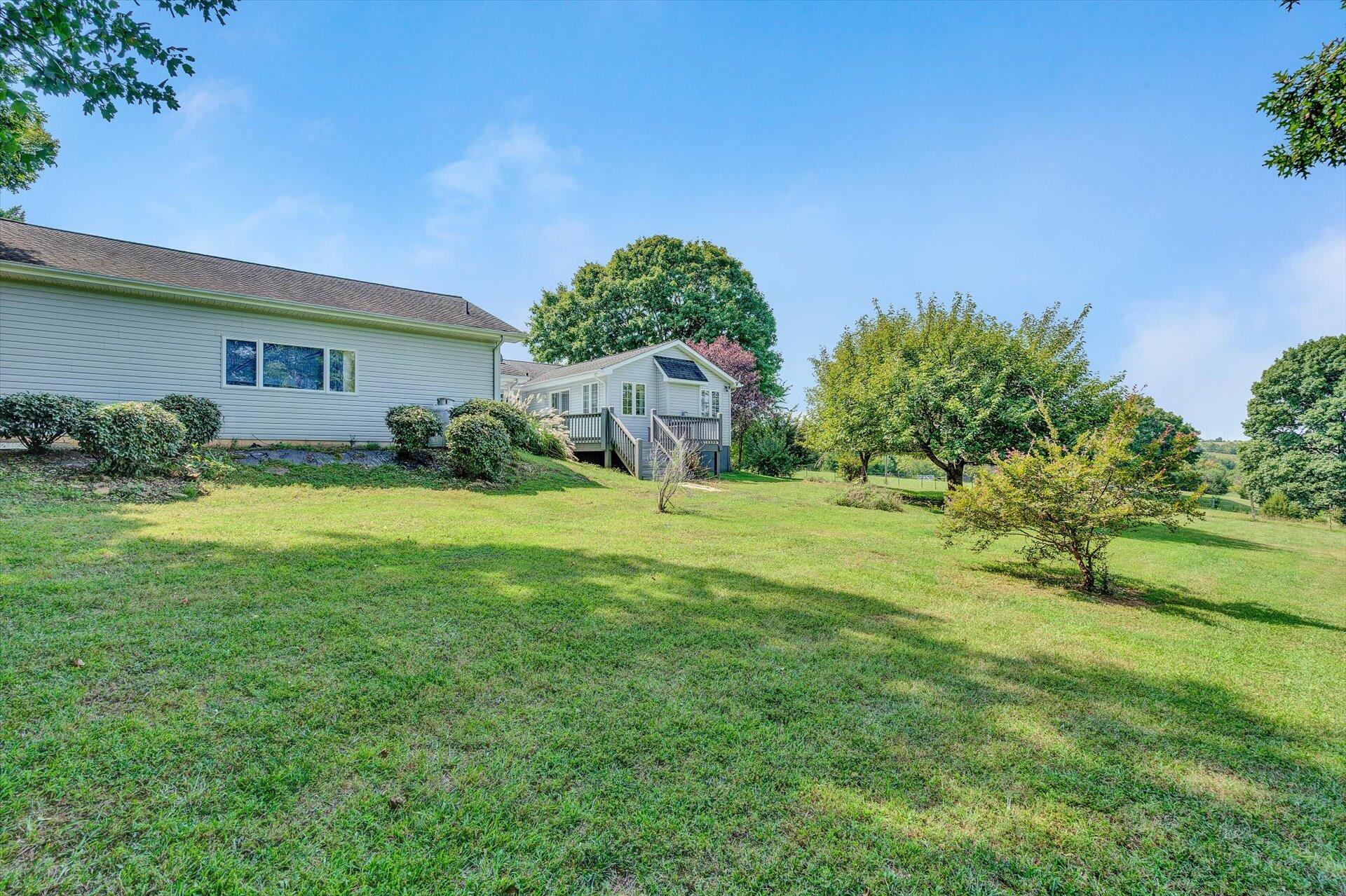 6114 White House Road Moneta, VA 24121 - Photo 27 of 35 27-091420210082