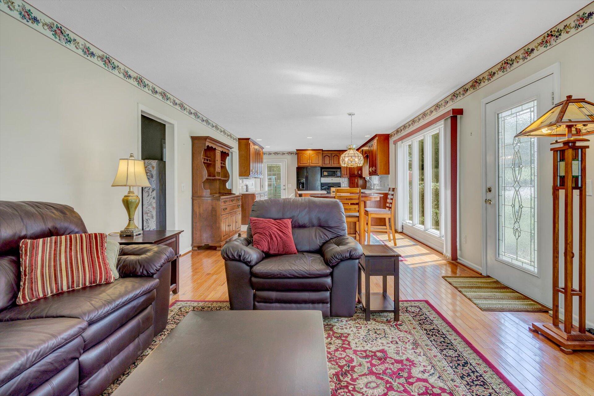 6114 White House Road Moneta, VA 24121 - Photo 5 of 35 05-091420210067