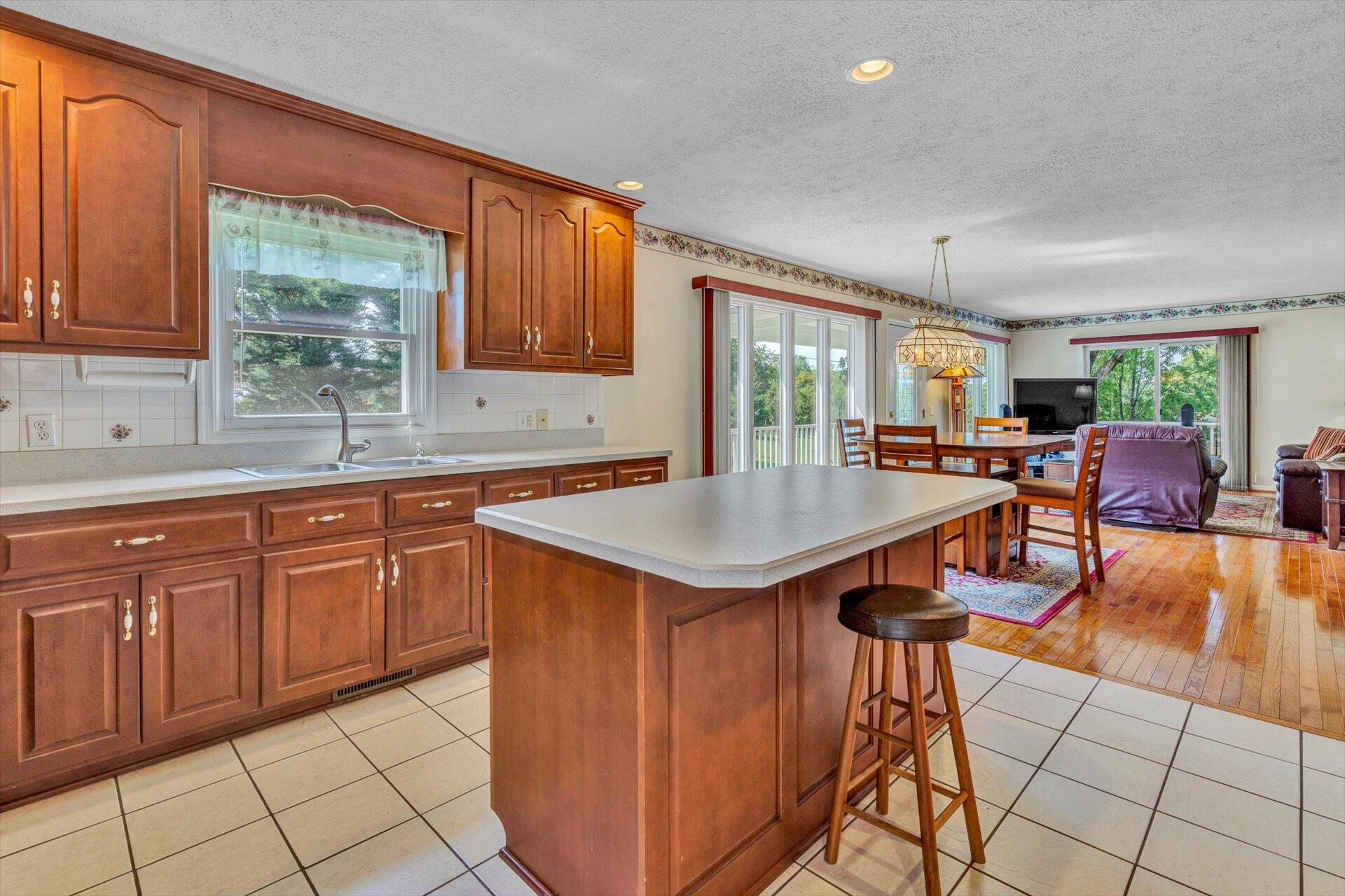 6114 White House Road Moneta, VA 24121 - Photo 10 of 35 10-091420210070