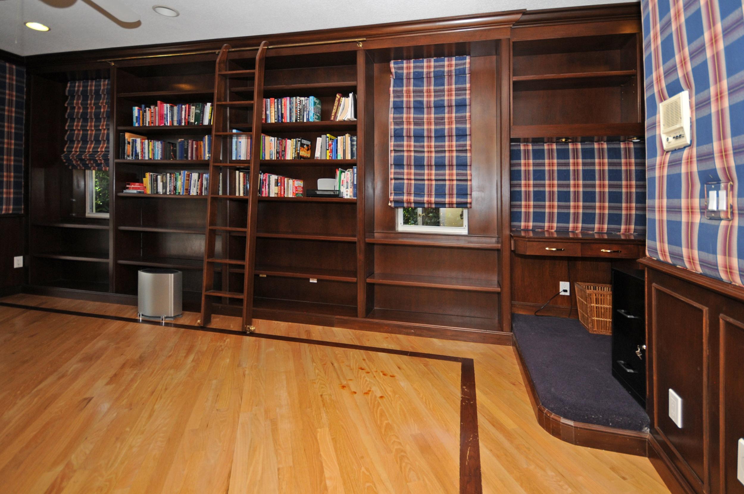 5735 Harrington Way Boca Raton, FL 33496 - Photo 24 of 35 library