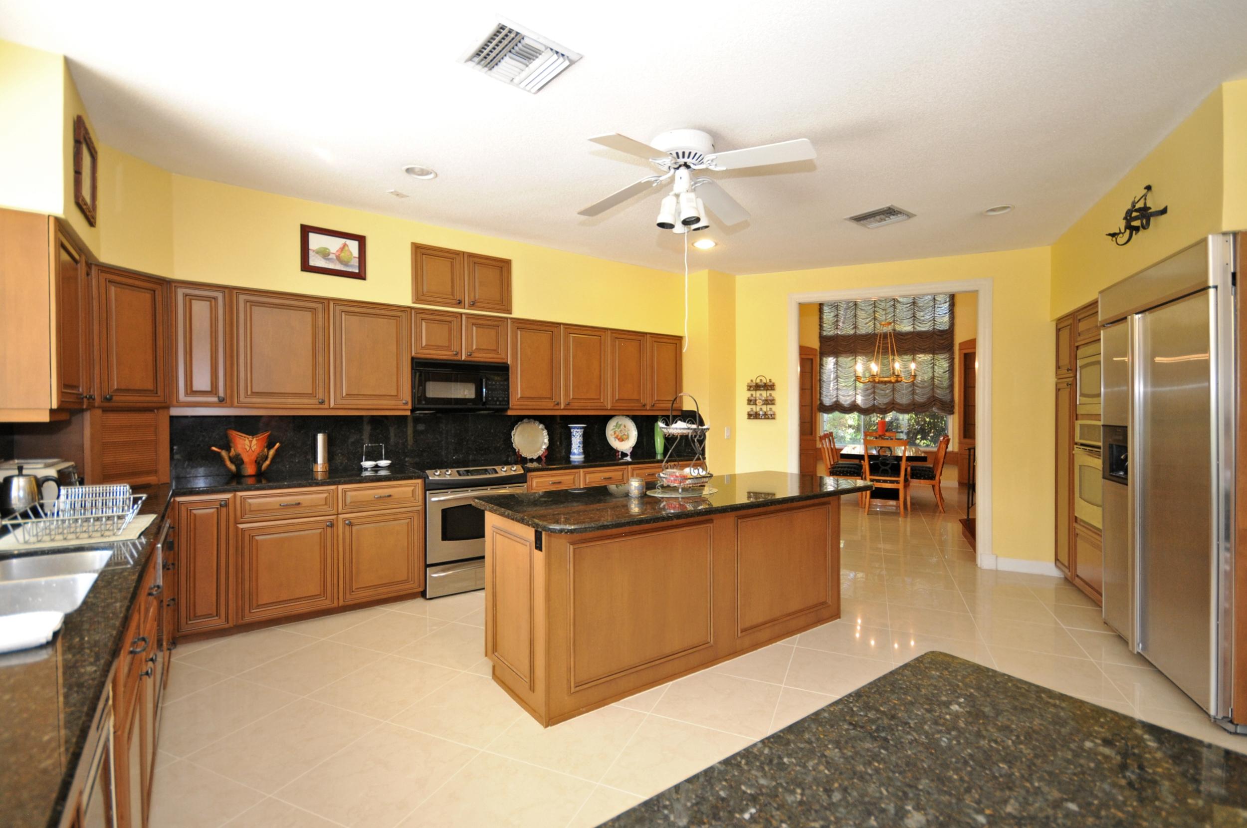 5735 Harrington Way Boca Raton, FL 33496 - Photo 5 of 35 kitchen