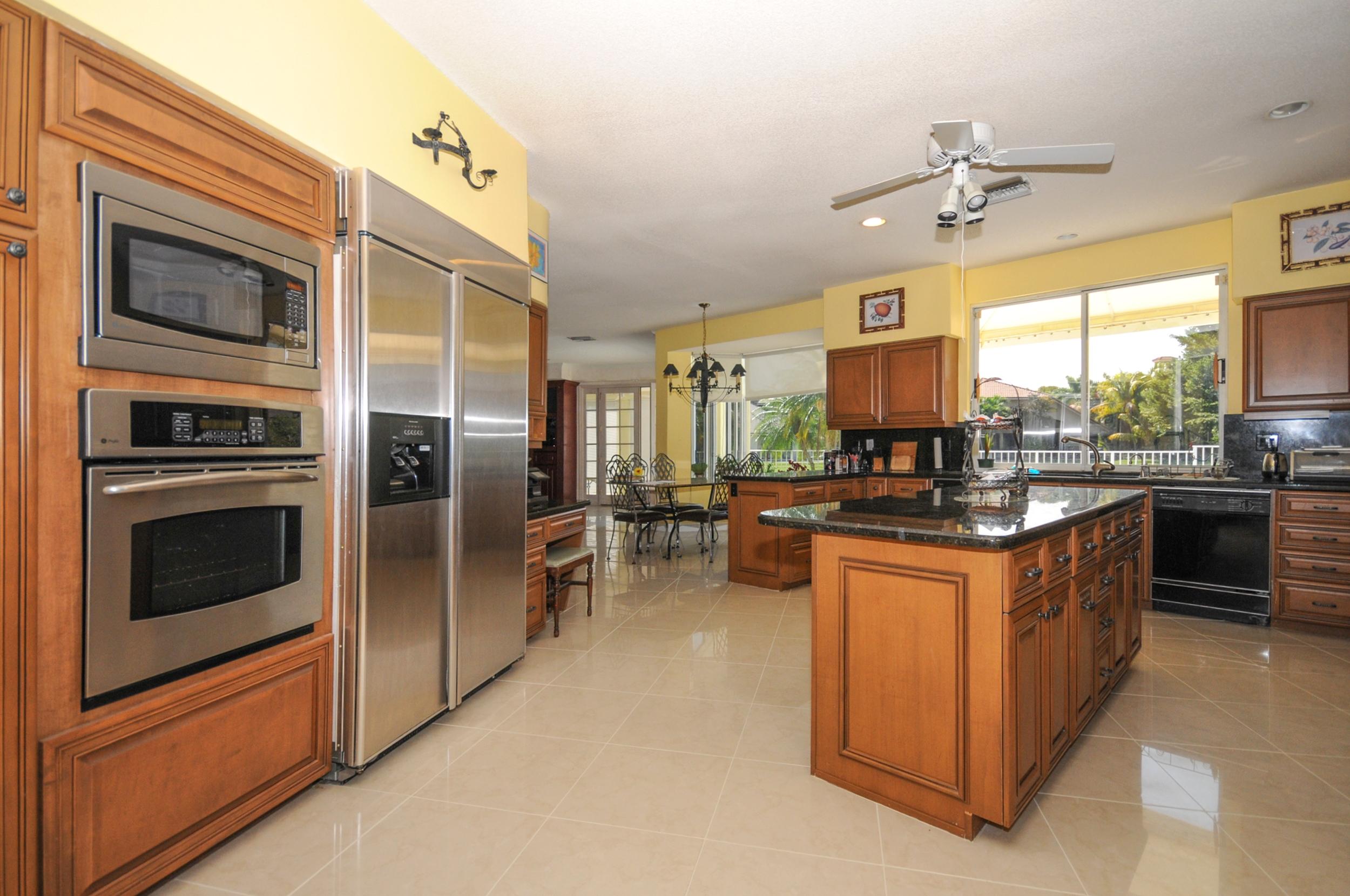 5735 Harrington Way Boca Raton, FL 33496 - Photo 6 of 35 Kitchen