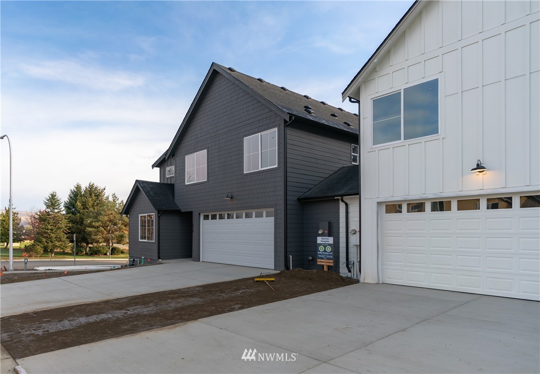 223 Sienna Road Wenatchee, WA 98801 - Photo 1 of 39 Gallery Image 1