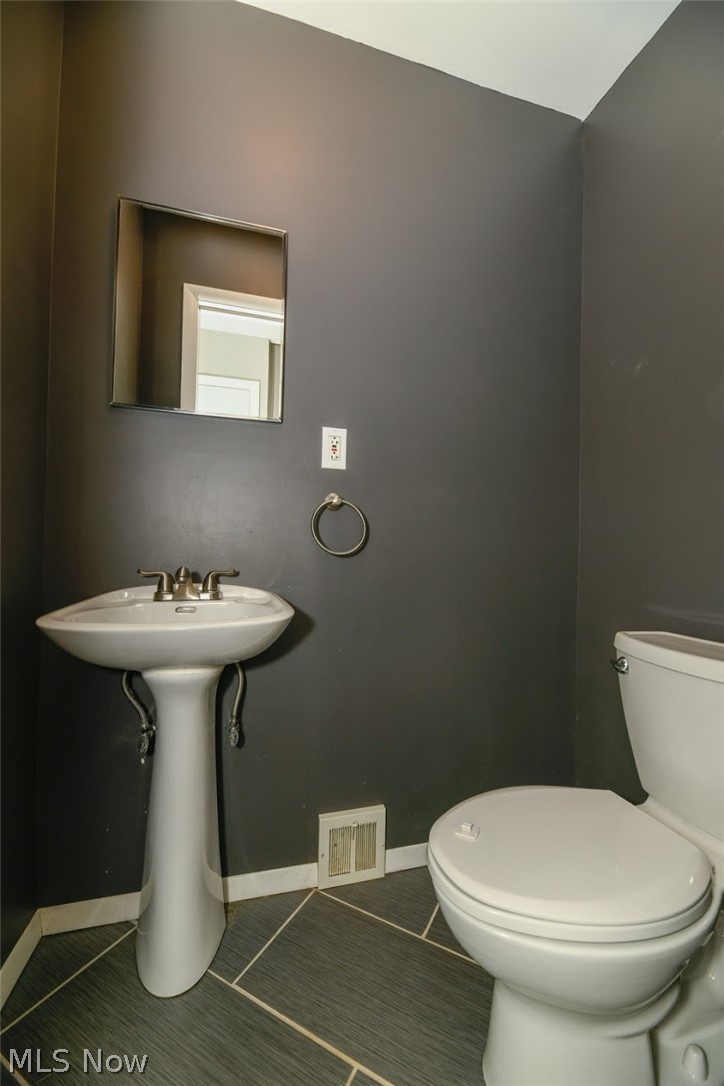 968 Hanley Road Cleveland, OH 44124 - Photo 17 of 27