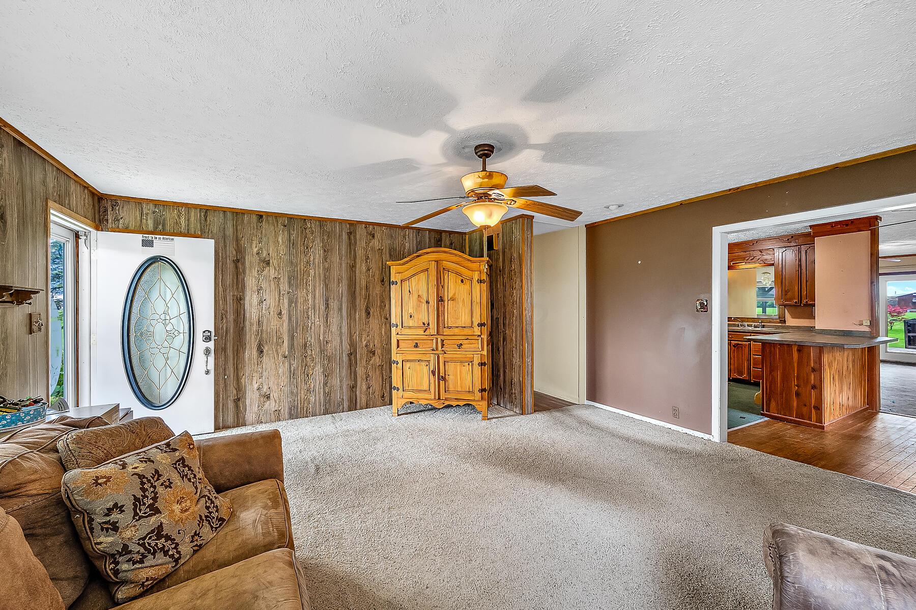 1485 Boise Road Marion, OH 43302 - Photo 8 of 37 Living Room