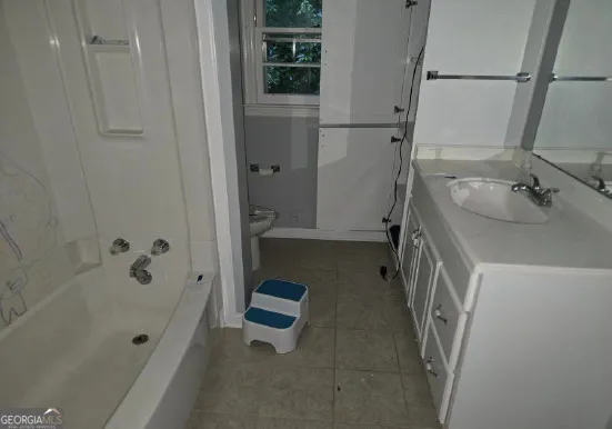 a view of entryway with a window