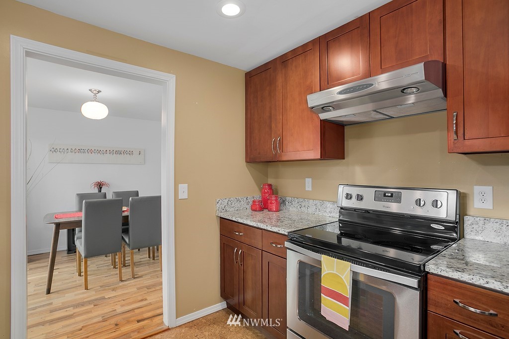 10605 Southeast 199th Street Renton, WA 98055 - Photo 8 of 24 Gallery Image 8