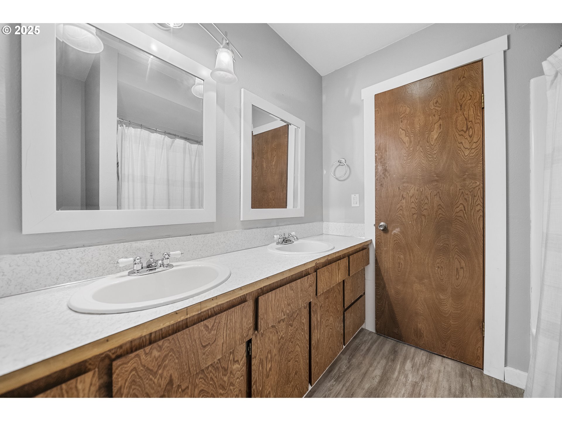 712 Southwest 4th Street Gresham, OR 97080 - Photo 20 of 47 a bathroom with a sink and a mirror