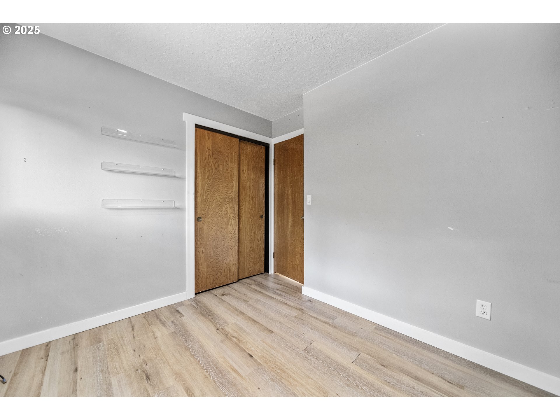 712 Southwest 4th Street Gresham, OR 97080 - Photo 22 of 47 a view of an empty room