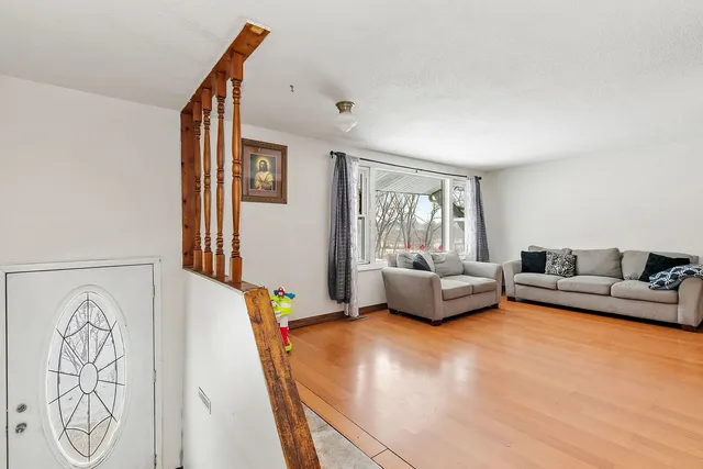 $290,000 | 399 Tee Lane, Carpentersville, IL 60110