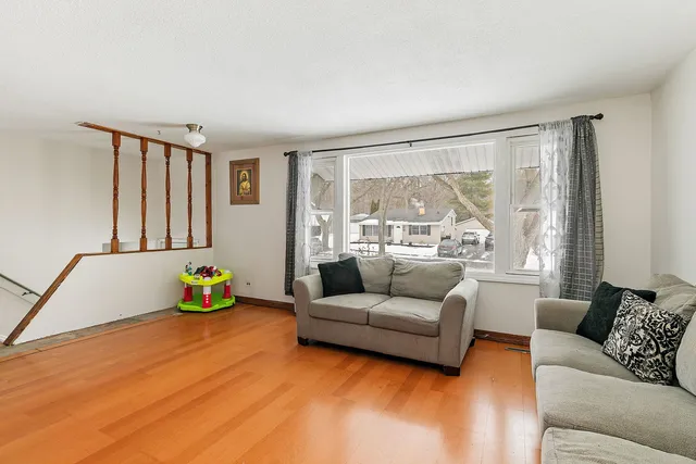 $290,000 | 399 Tee Lane, Carpentersville, IL 60110