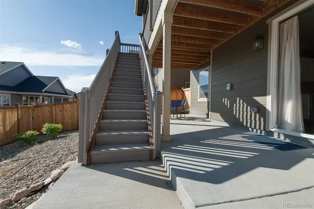 a view of entryway with a front door