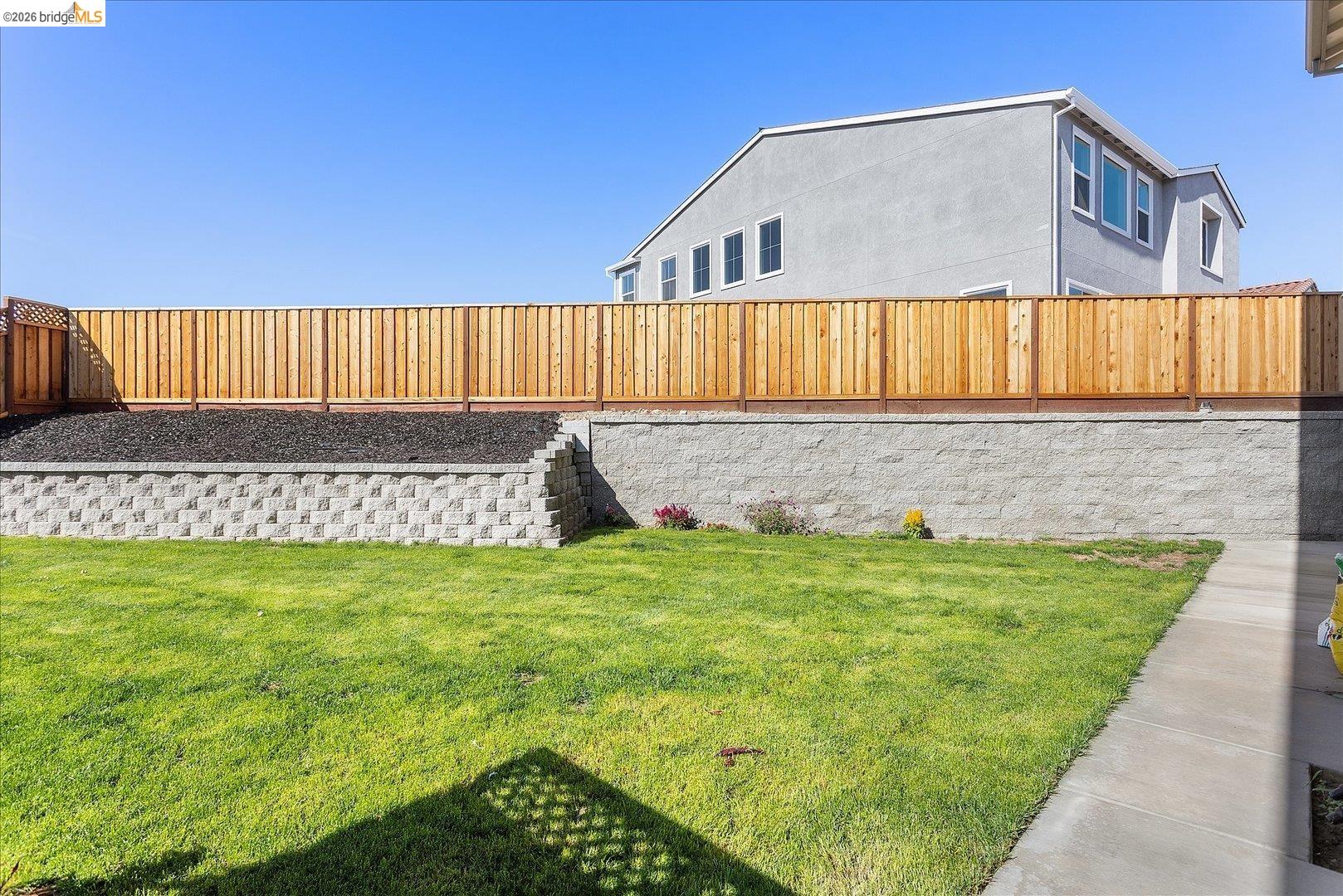 5601 Ridgepoint Way Antioch, CA 94531 - Photo 47 of 59 Expansive lawn area featuring a concrete pathway and a substantial retaining wall