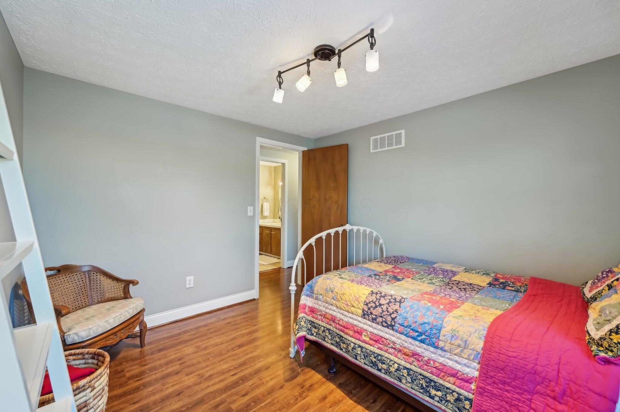 274 Hawthorn Road Southwest Pataskala, OH 43062 - Photo 25 of 46 BEDROOM 3