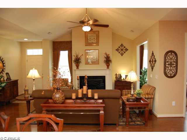 12106 Blossom Point Road, Unit 23B Chester, VA 23831 - Photo 5 of 12 Living Room