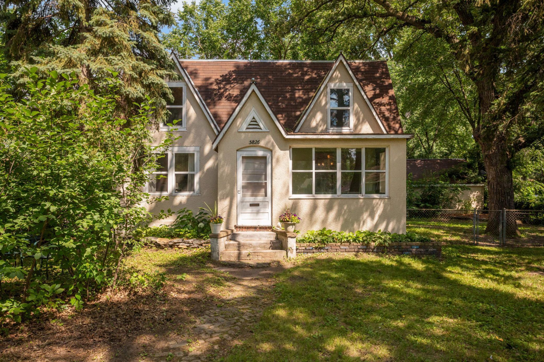 5826 West Broadway Ave