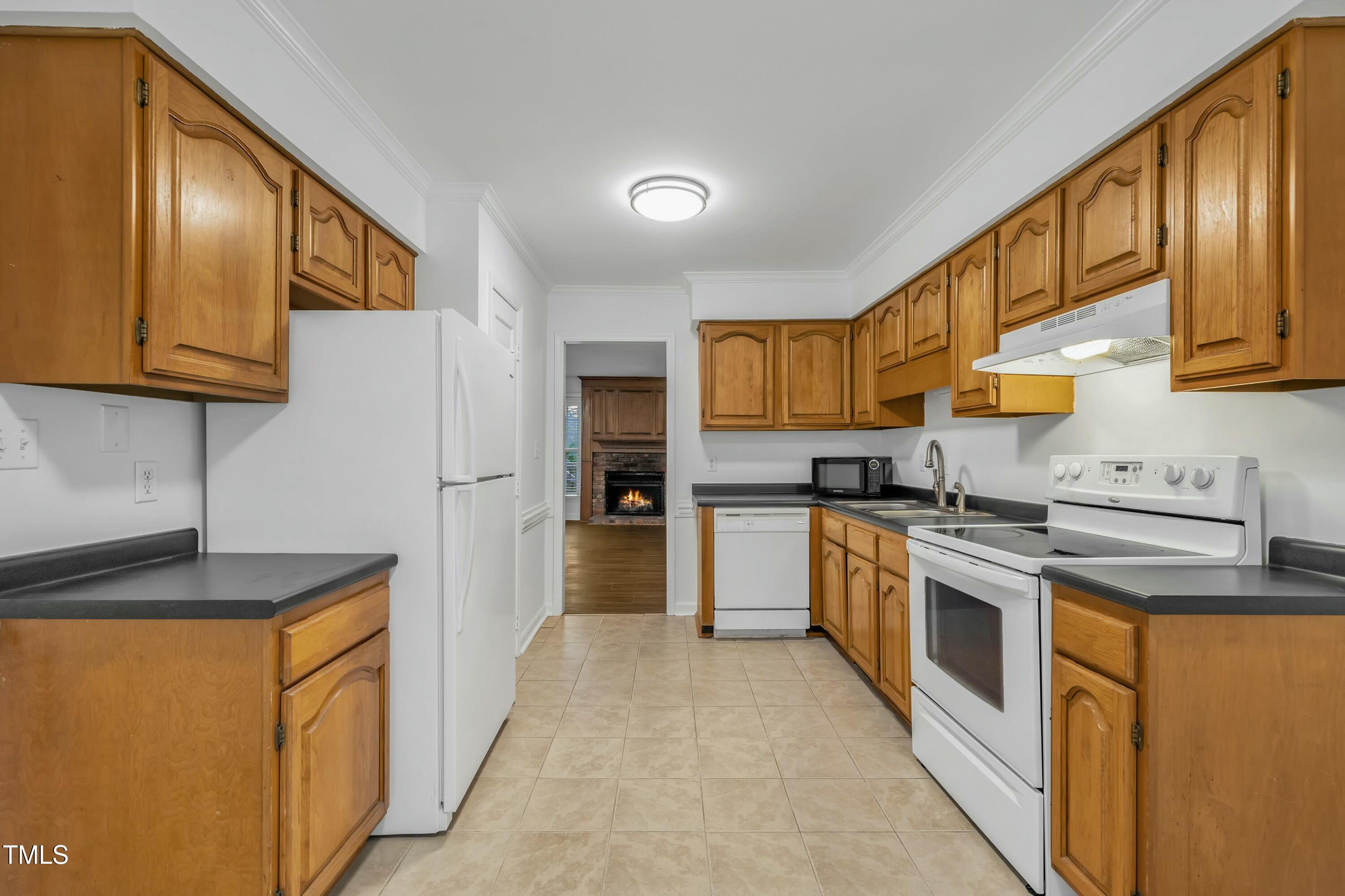4524 Hamptonshire Drive Raleigh, NC 27613 - Photo 8 of 33 tempImageYZC2NU