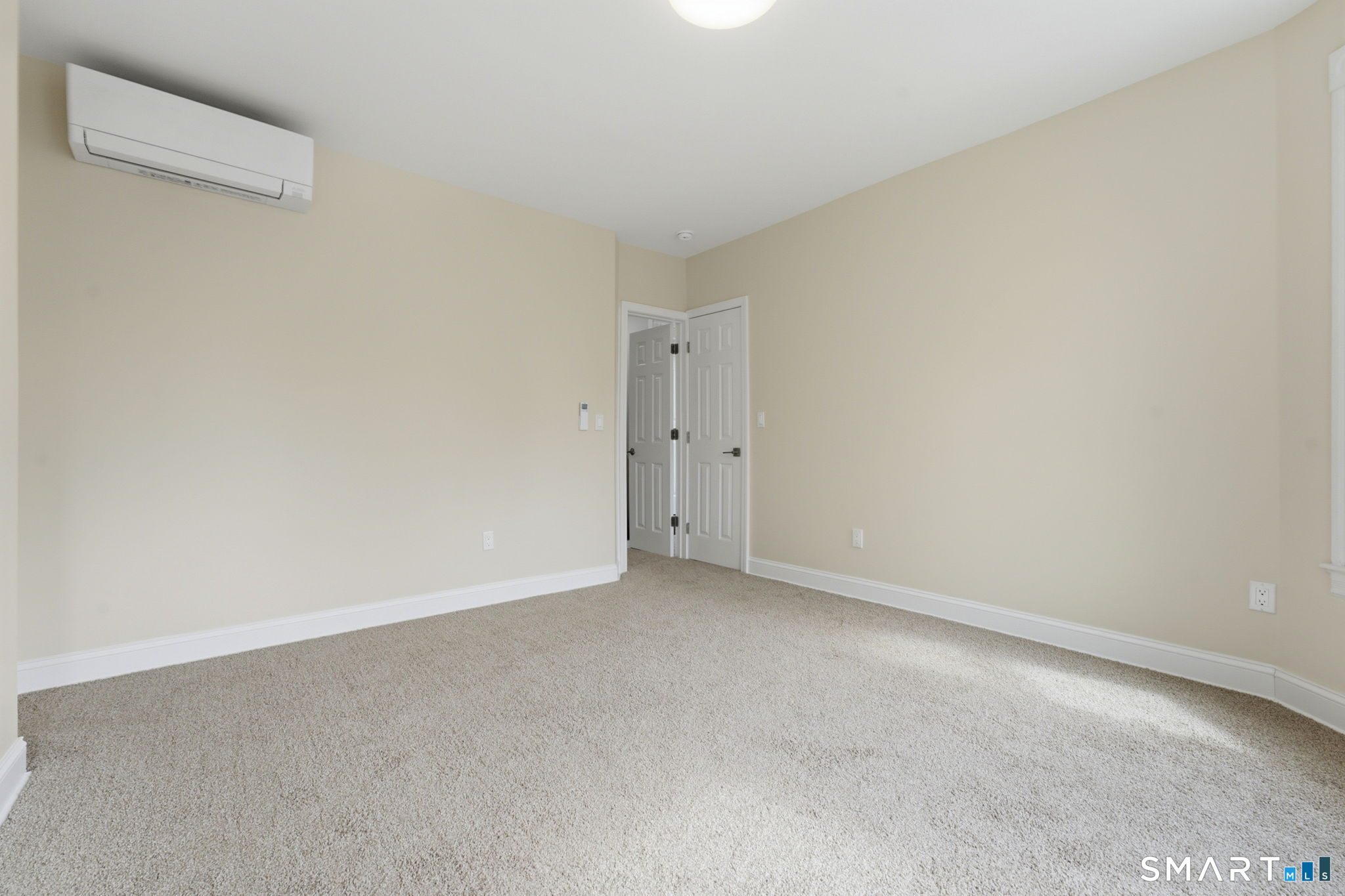 41 Center Street Hartford, CT 06120 - Photo 7 of 38