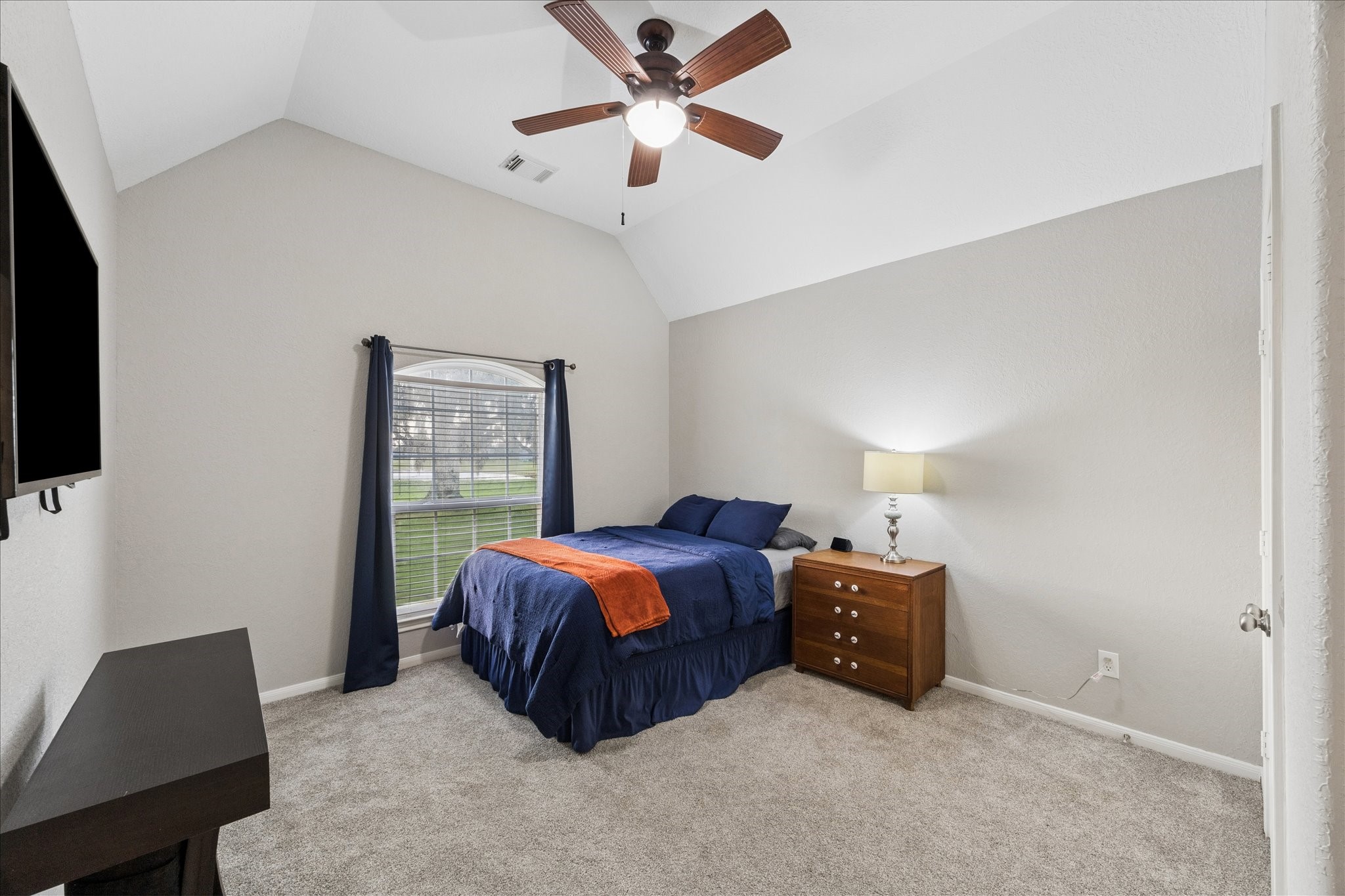2702 Horseshoe Lane Rosharon, TX 77583 - Photo 31 of 43 Comfortable secondary bedroom with flexible use for family or guests.