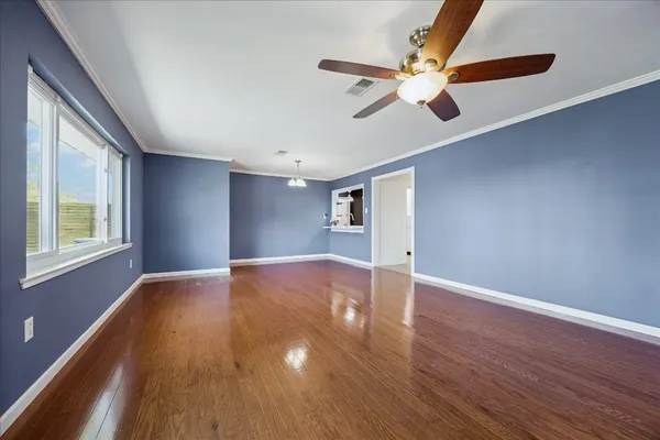 $2,400 | 1136 Oak Tree Drive, Houston, TX 77055
