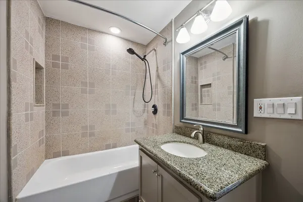 $2,400 | 1136 Oak Tree Drive, Houston, TX 77055