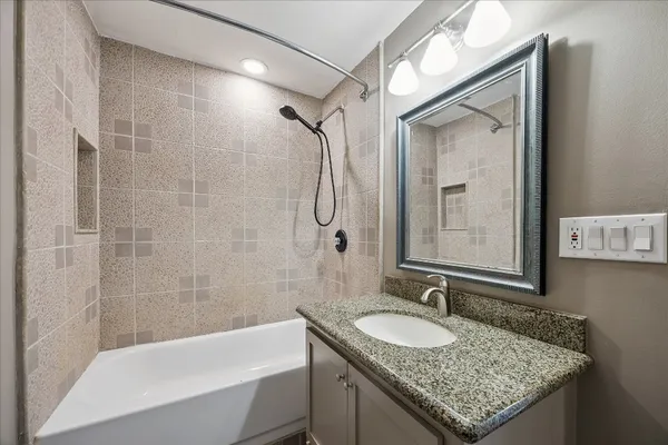 $2,400 | 1136 Oak Tree Drive, Houston, TX 77055