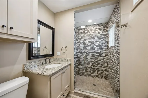 $2,400 | 1136 Oak Tree Drive, Houston, TX 77055