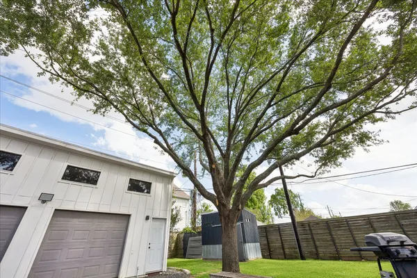 $2,400 | 1136 Oak Tree Drive, Houston, TX 77055