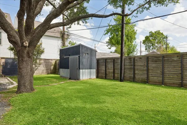 $2,400 | 1136 Oak Tree Drive, Houston, TX 77055