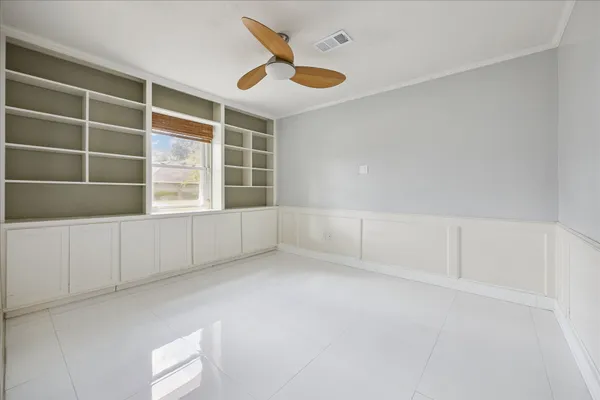 $2,400 | 1136 Oak Tree Drive, Houston, TX 77055